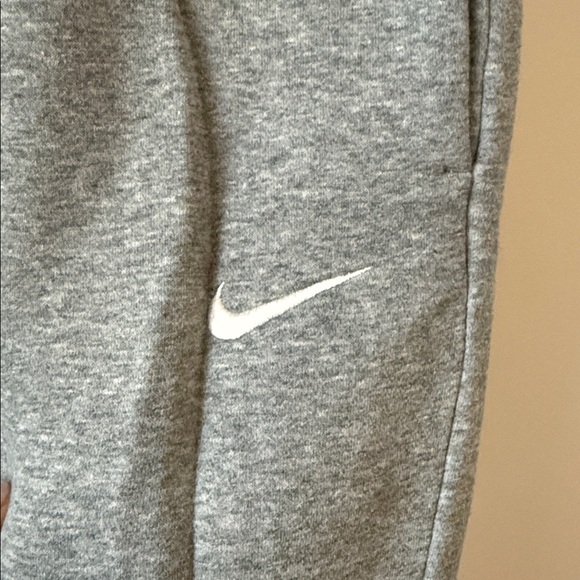 Nike Women’s Light Gray Sweatpants - Picture 3 of 7